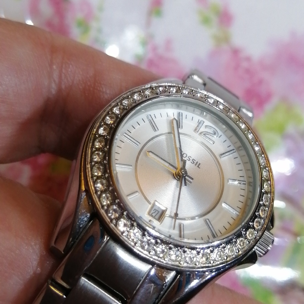 Fossil Silver Tone Unisex Watch with Sparkling Crystals. New Battery
